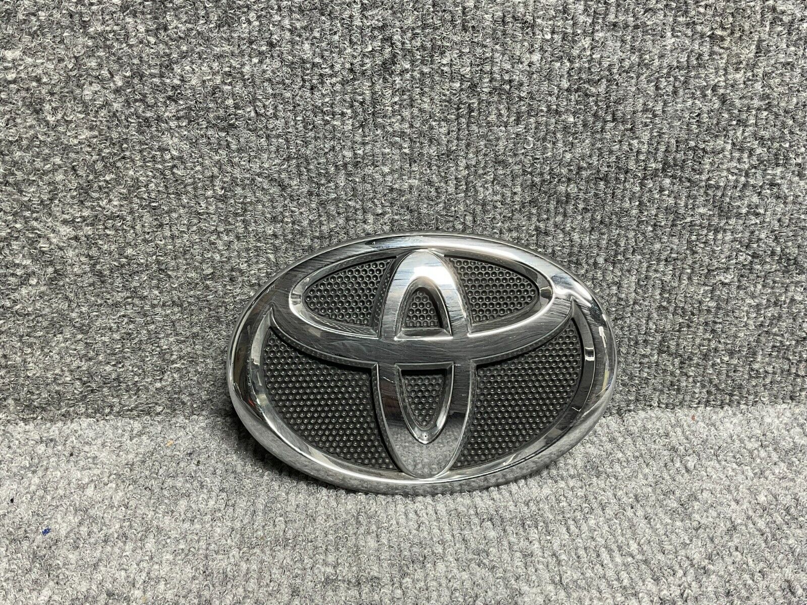 2009-2013-Toyota-Corolla-Grille-Emblem-Badge-Logo-75312-02060-335369596610