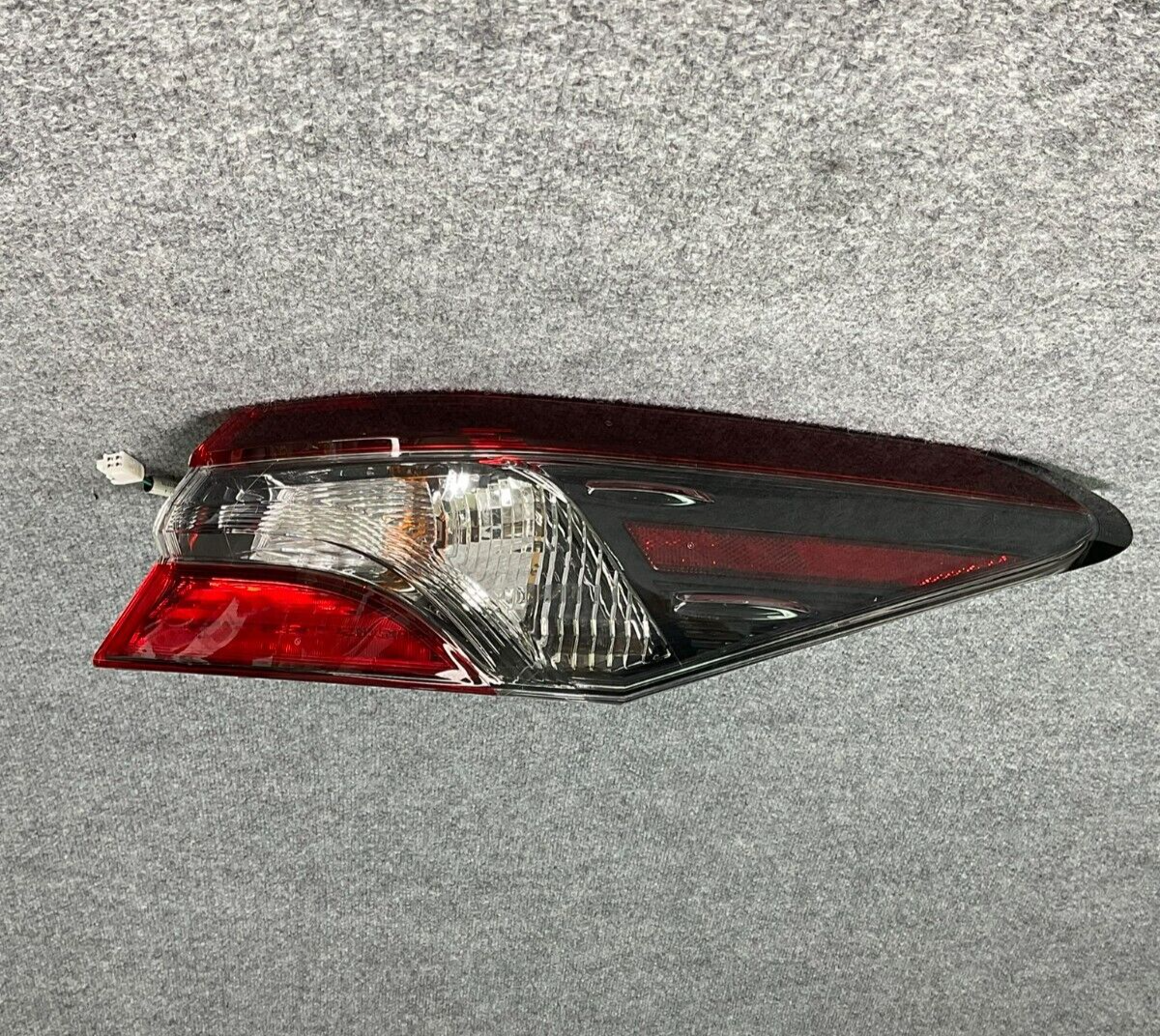 2018-2020-Toyota-Camry-Rear-Right-Passenger-Side-Tail-Light-945-272-35-335468756150