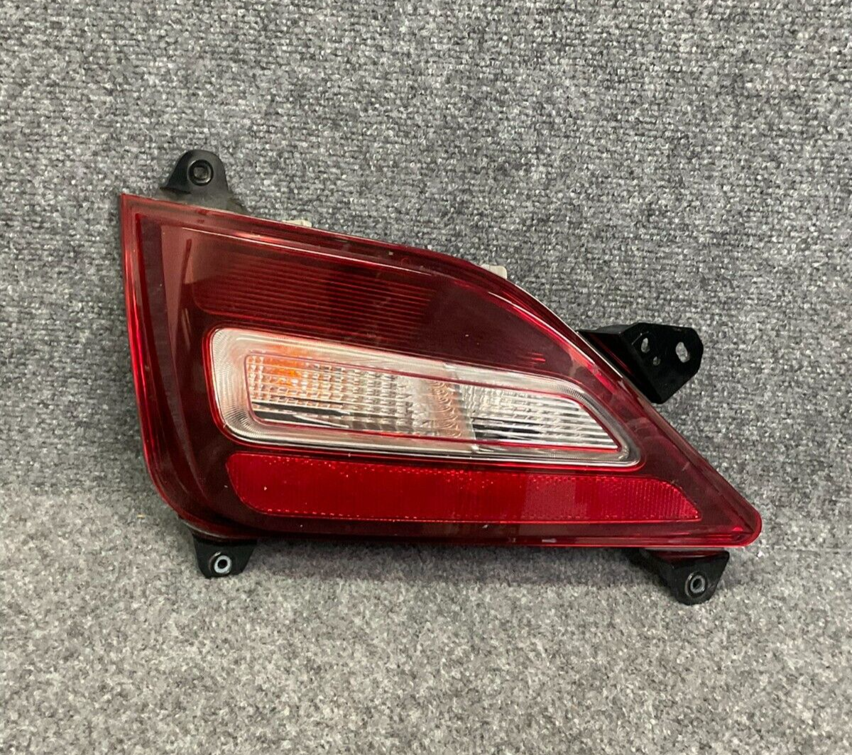 19-20-Hyundai-Santa-Fe-Rear-Right-Side-Bumper-Mounted-Tail-Light-Lamp-92406S1000-335460078171