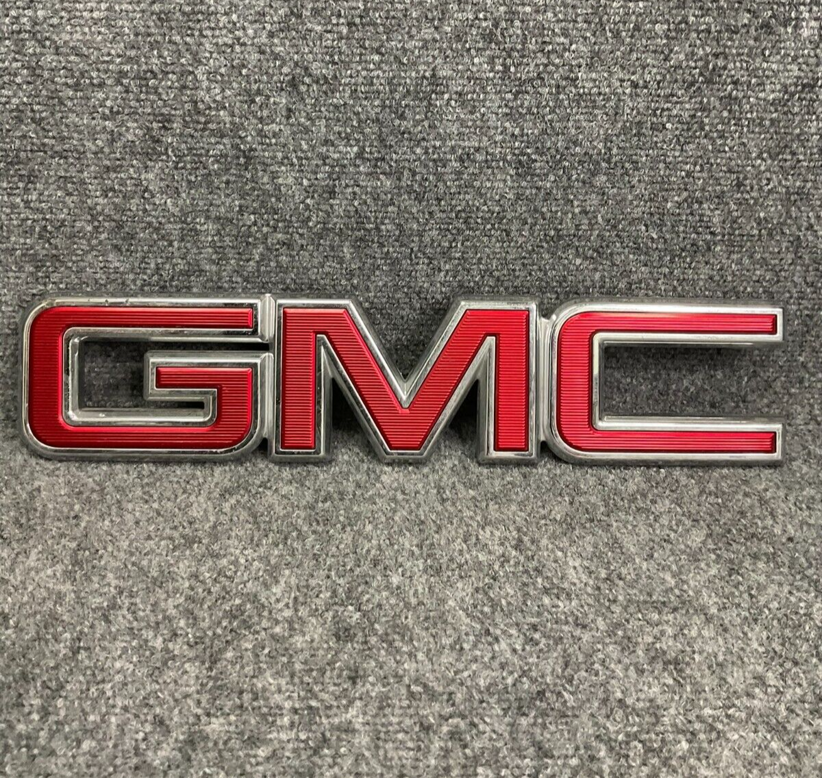 2015-2020-GMC-Canyon-Front-GMC-Grill-Emblem-In-Red-Color-84125850-335453610371