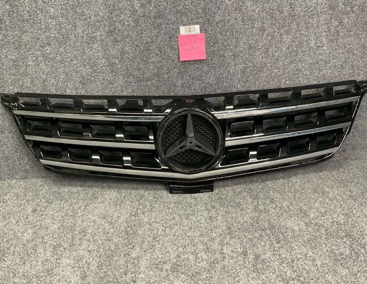 14-19-Mercedes-Benz-CLA-250-Bumper-Radiator-Grill-W-Emblem-Bracket-A0008880060-335449658252