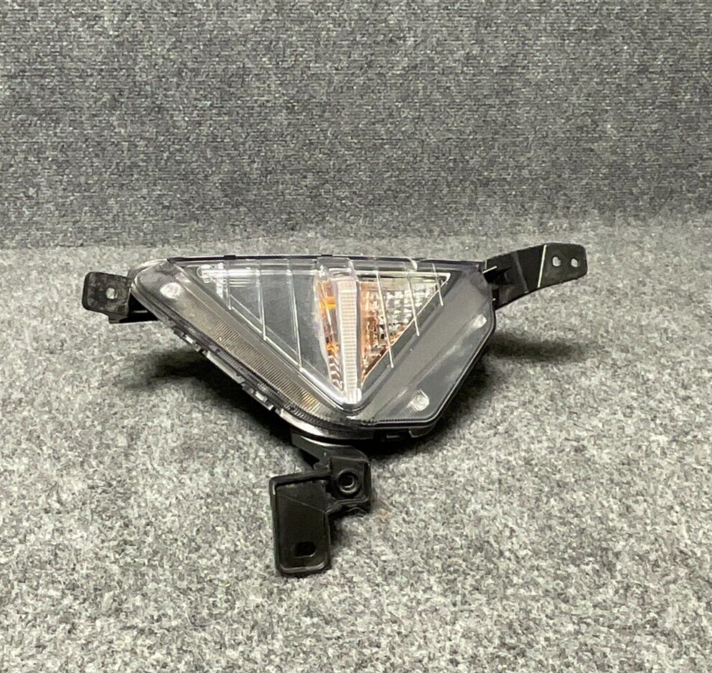 19-20-Hyundai-Elantra-Front-Bumper-Right-Side-Turn-Signal-Fog-Light-92302-F2510-335467820092