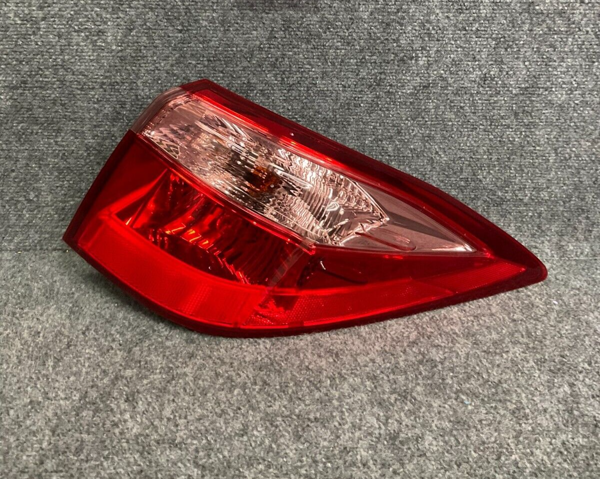 2017-2019-Toyota-Corolla-Rear-Right-Passenger-Side-Outer-Tail-Light-947-582-02-335451224802