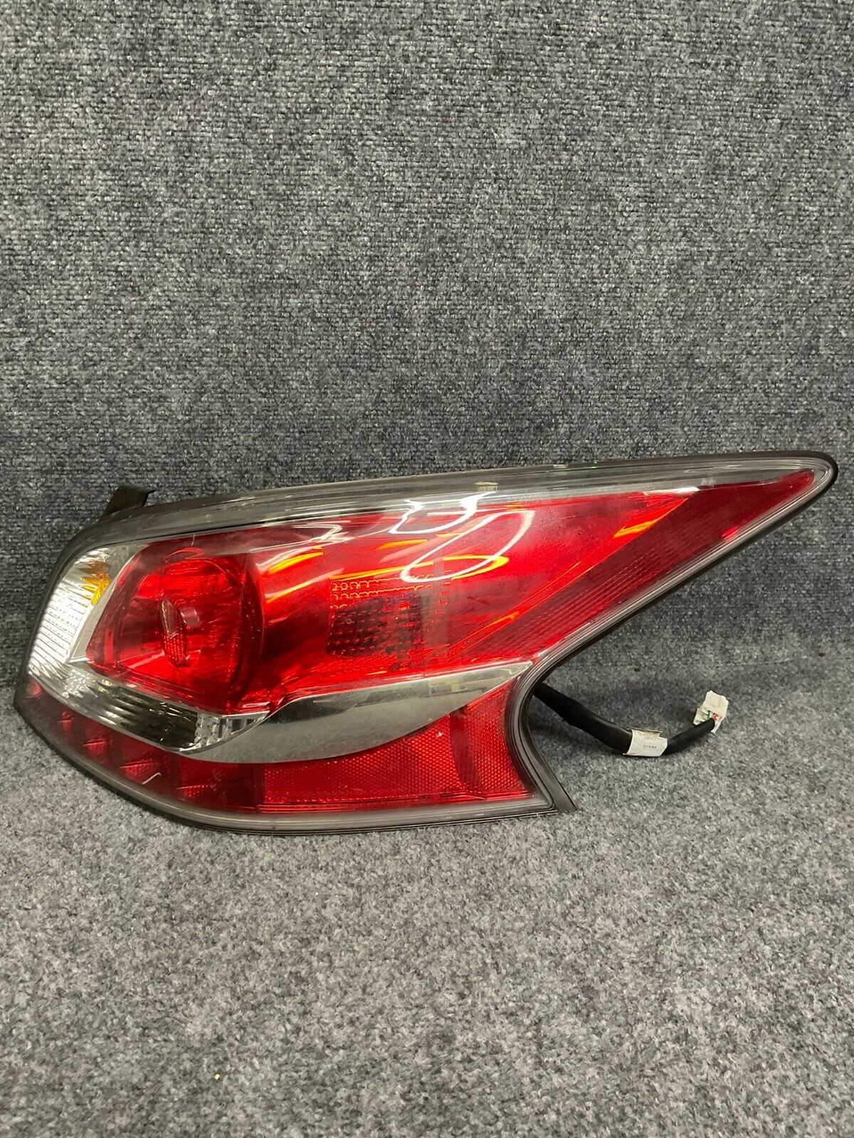 2013-2015-Nissan-Altima-Rear-Outer-Right-Passenger-Side-Tail-Light-949463-335441968394-6