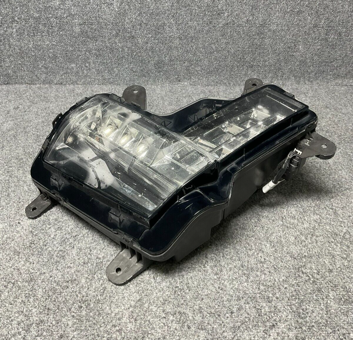 2015-2020-Cadillac-Escalade-Front-Right-Passenger-Side-Fog-Light-Lamp-84018689-335464416545