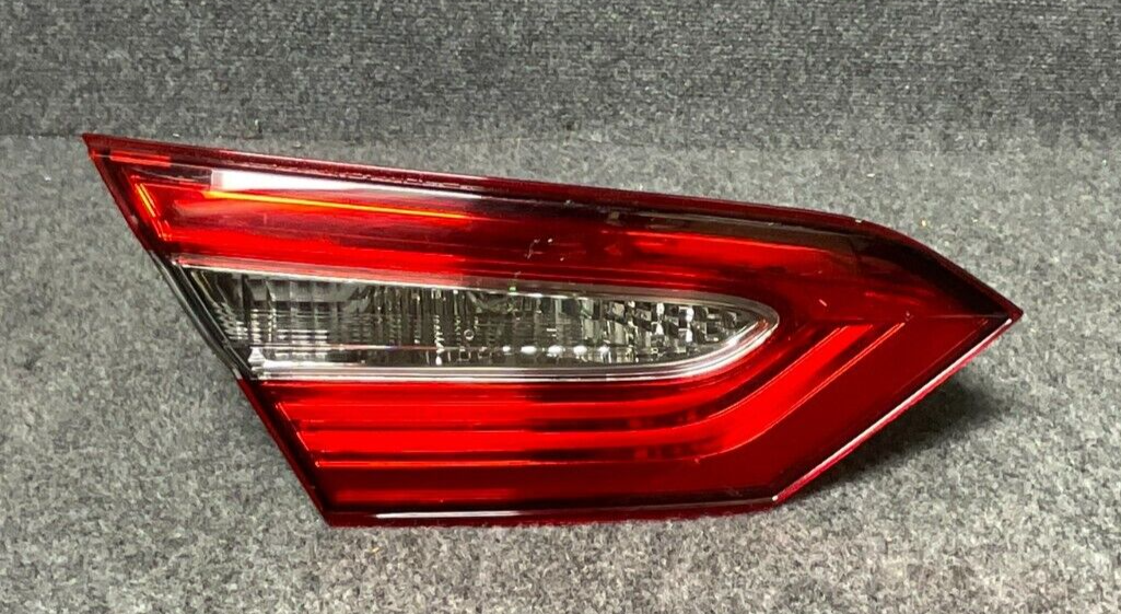 2018-20-Toyota-Camry-Rear-Left-Driver-Side-Decklid-Mounted-Inner-Tail-Light-335601484355