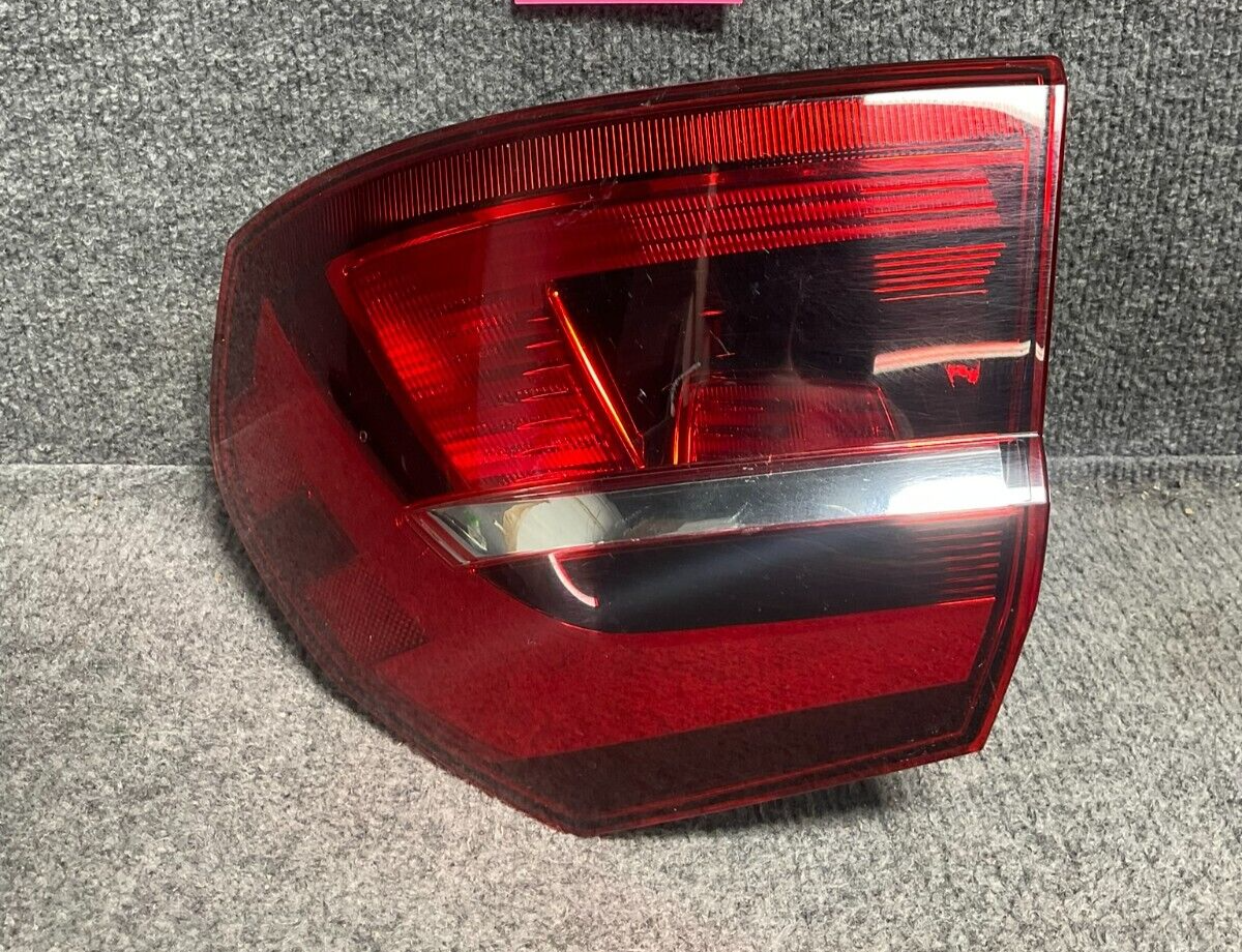 2017-2019-Volkswagen-Passat-Rear-Right-Driver-Side-Tail-light-561-945-096-P-335411674366