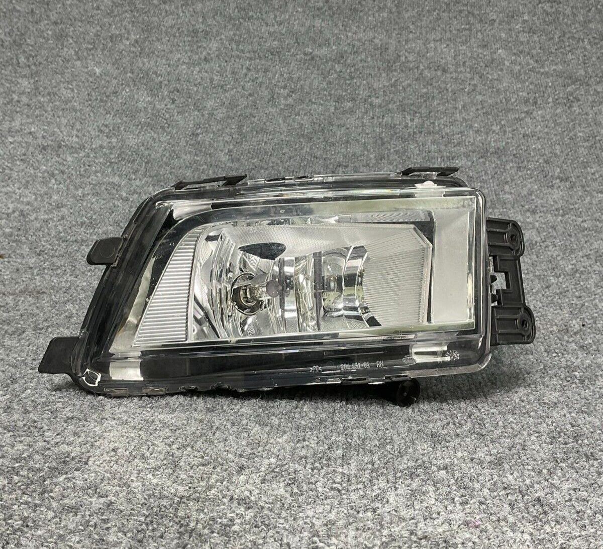 16-22-Volkswagen-Passat-Front-RH-Side-Bumper-Fog-Light-Driving-Lamp-561941700C-335469302027