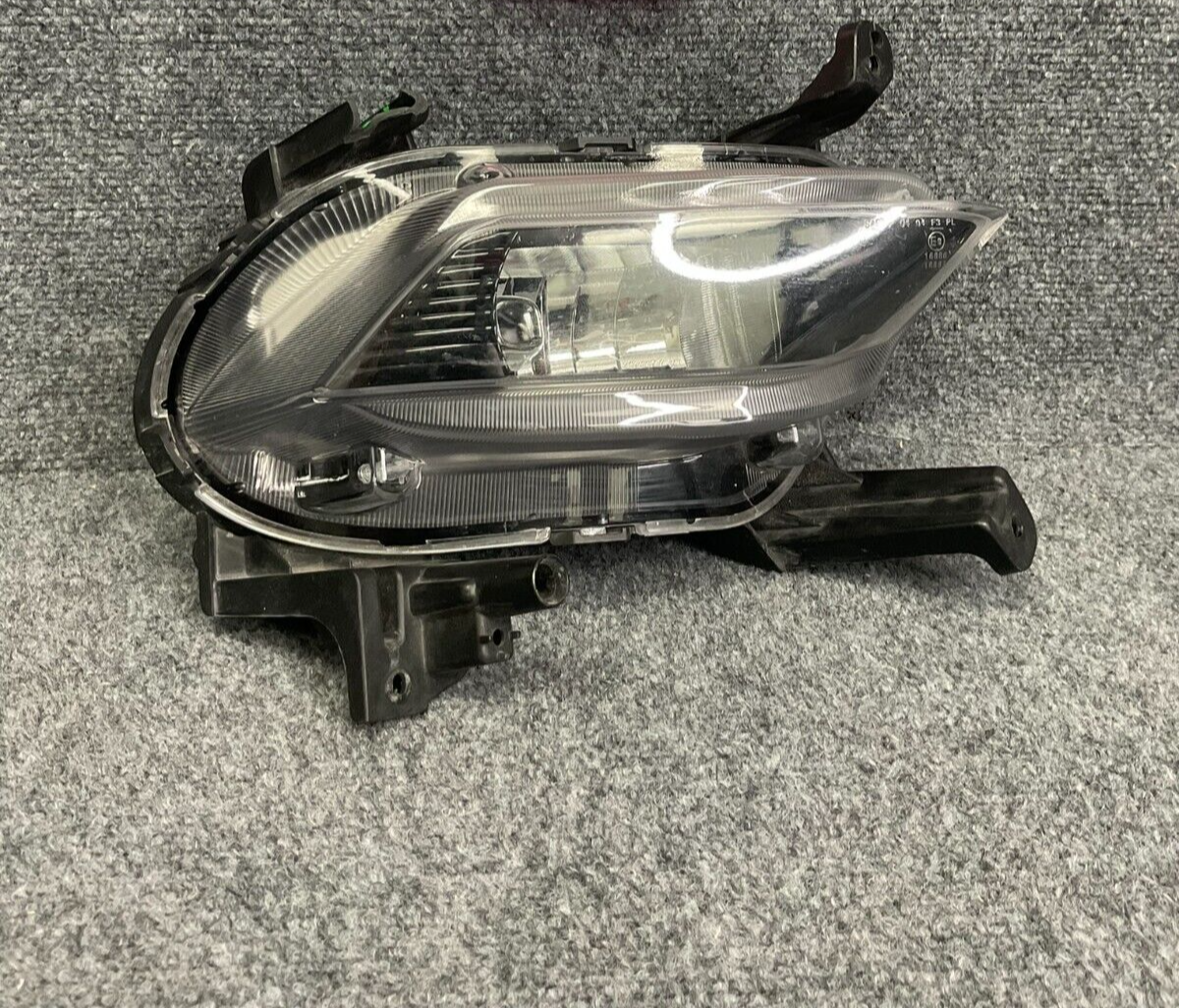 2019-20-Hyundai-Santa-Fe-Front-Right-Side-Fog-Light-Lamp-Assembly-92202-S2000-335439865719